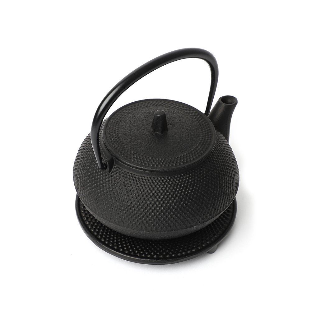 Japanese Cast Iron Teapot Set: Tetsubin Arare by Iwachu. 650ml